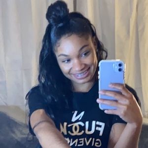 Meet your Posher, Amber